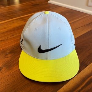 Nike neon grey golf hat